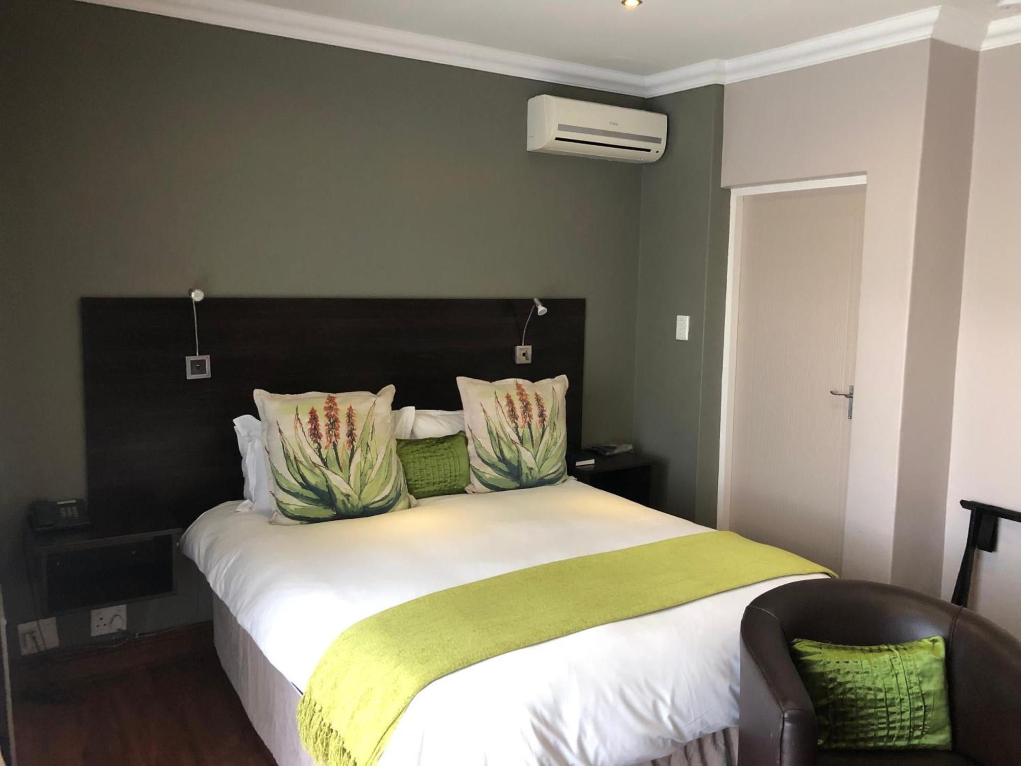 314 On Clark Guest House Pretoria-Noord Exterior foto