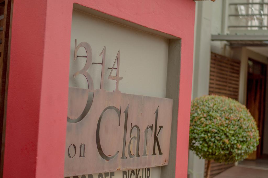 314 On Clark Guest House Pretoria-Noord Exterior foto