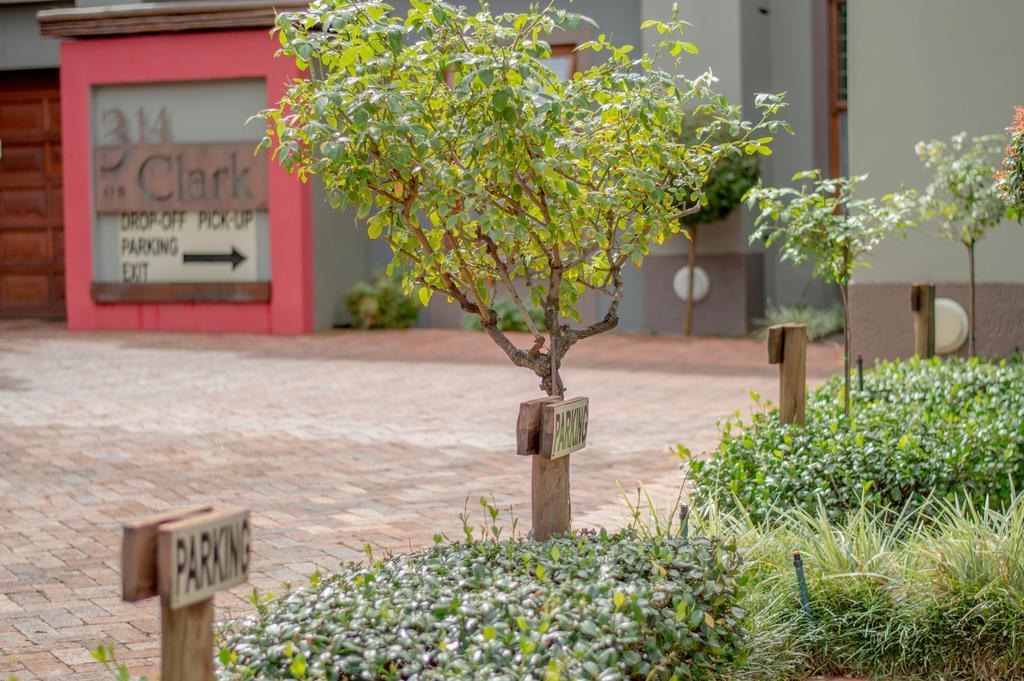 314 On Clark Guest House Pretoria-Noord Exterior foto