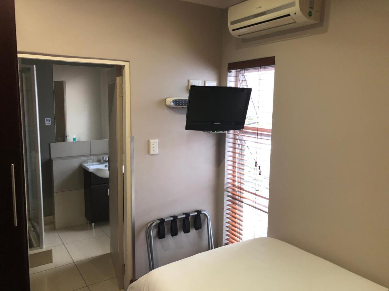 314 On Clark Guest House Pretoria-Noord Exterior foto